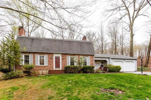 181 Oakcliff Rd, Middletown, CT 06457-5614