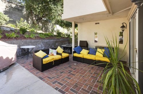 1360 Greenbriar Rd, Glendale CA  91207-1254 exterior