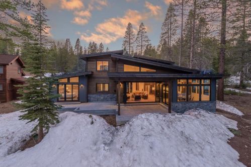 11861 Bottcher Loop, Truckee CA  96161-2793 exterior