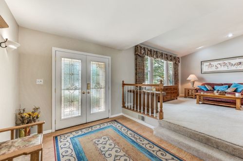 1174 Devonshire Rd, Buffalo Grove, IL 60089-1159
