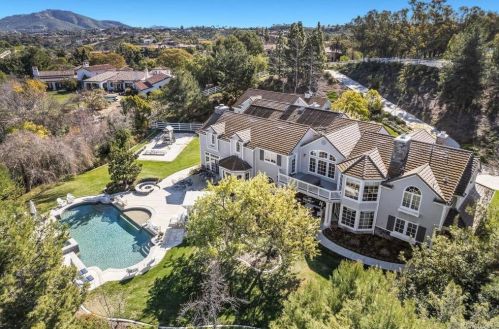 3056 Wildflower Dr, Encinitas, CA 92024-7021