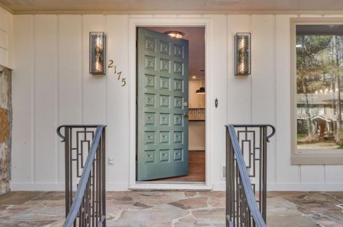 2175 Greencrest Dr, Atlanta GA  30345-2627 exterior