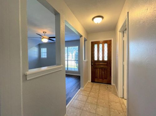 1920 Oakbluff Dr, Carrollton TX  75007-1510 exterior