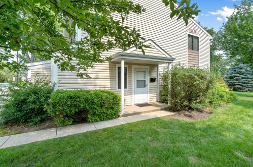 209 Yorkshire Pl, Wheeling, IL 60090-2634