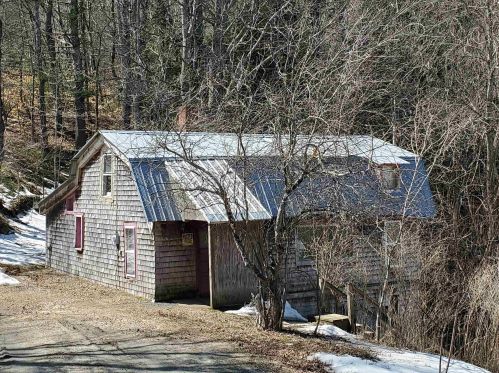 8 Arnold Dr, Enfield, NH 03748-4187