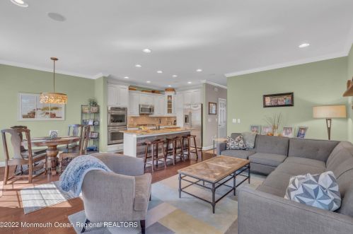 333 Princeton Ct, Tinton Falls NJ  07702-4058 exterior