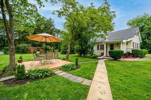 6 Dogwood Ln, Princeton NJ  08540-8439 exterior