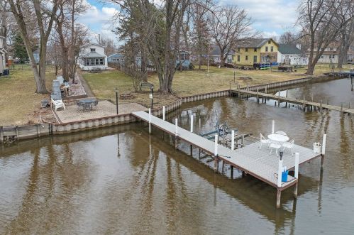 37498 Terrace Ln, Spring Grove, IL 60081-9648