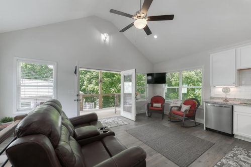 5652 Alligator Aly, Gainesville, GA 30506-7402