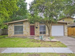 3101 Charlwood Dr, Austin TX  78757-7503 exterior