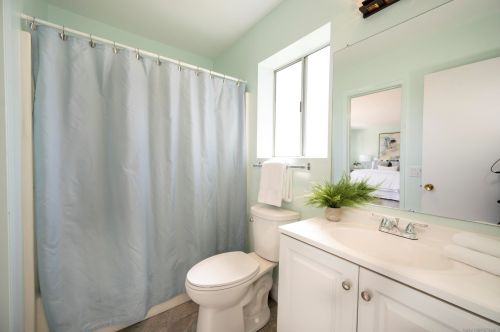 3547 Mira Pacific Dr, Oceanside CA  92056-3933 exterior