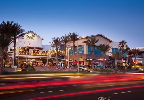 10071 Cliff Dr, Huntington Beach CA  92646-6604 exterior