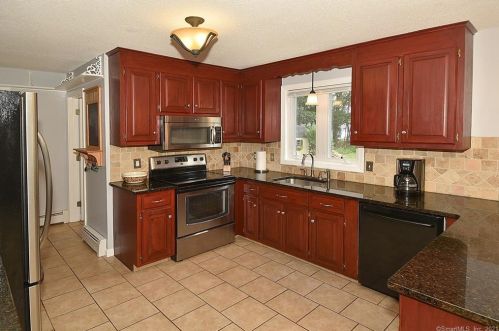 59 Shore Rd, Ellington, CT 06029-3113
