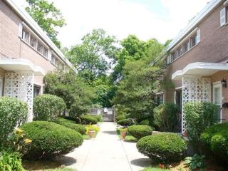 1730 Beacon St, Cincinnati OH  45230-2033 exterior