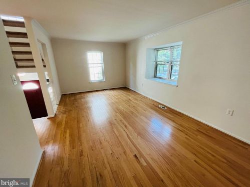 9889 Burke Pond Ct, Springfield VA  22015-2947 exterior