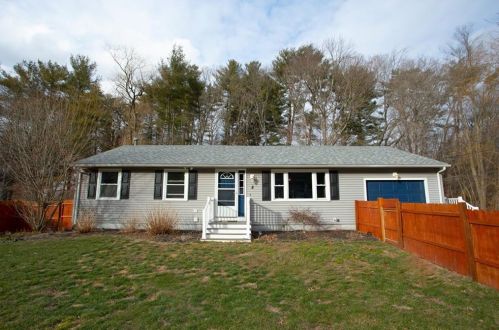8 Canyon Dr, Coventry, RI 02816-7700