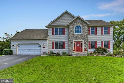 2735 Stevenson Dr, York, PA 17404-8507