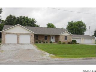 203 Clinton St, Santa Fe, IL 62218-1435