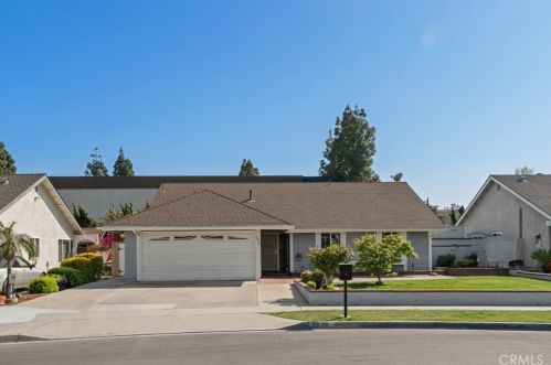6820 Via Irana, Stanton, CA 90680-1923