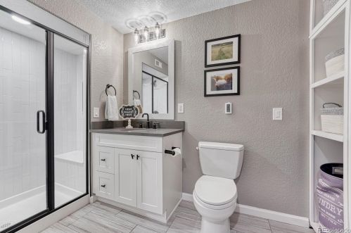 6051 Valdai Way, Aurora CO 80015-6521 exterior