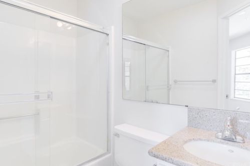 205 Maple St, Glendale CA  91205-2109 exterior