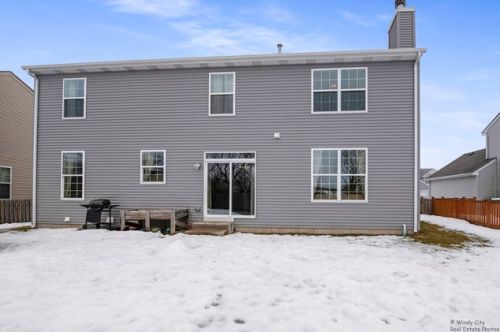 1550 Bristol Dr, Pingree Grove IL  60140-9038 exterior