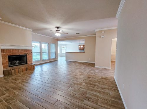 203 Forestridge Dr, Midlothian TX  76063-8813 exterior