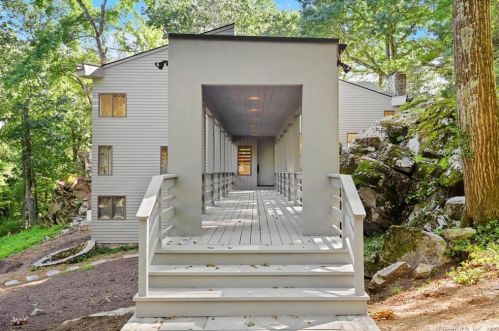 407 Riversville Rd, Greenwich CT  06831-3231 exterior