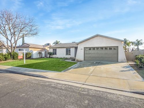 1690 Santa Ana Ave, Clovis, CA 93611-4026