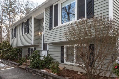 10 Spinnaker Dr, Derry, NH 03038-7262