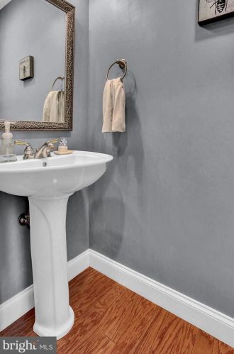 70 Pne Crk Dr, Carlisle PA  17013-9675 exterior