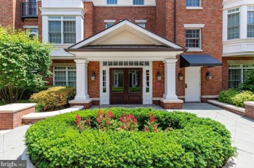 213 Victoria Mews, Princeton NJ  08542-3748 exterior