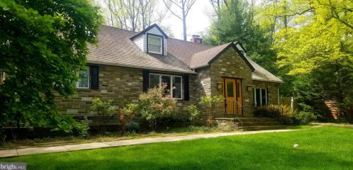 880 Grove St, Tavistock, NJ 08033-1055