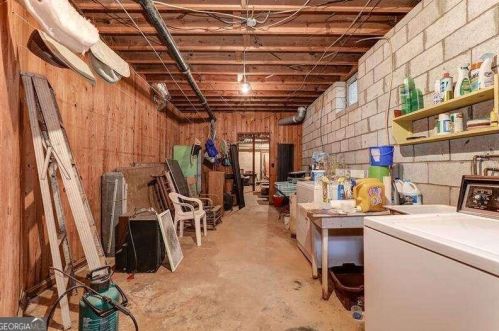 4132 Haverhill Dr, Atlanta GA  30342-3818 exterior