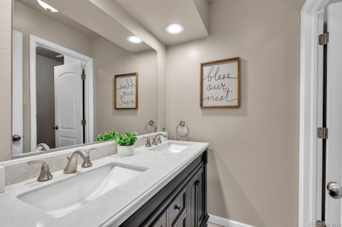 2572 Pagosa Way, Aurora CO 80011-4930 exterior