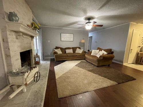 717 Kingsbridge Dr, Garland TX 75040-3515 exterior