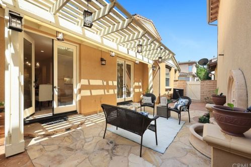 108 Spanish Lace, Irvine CA  92620-3424 exterior