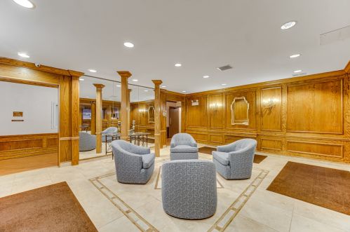 101 Old Oak Dr, Buffalo Grove, IL 60089-3651