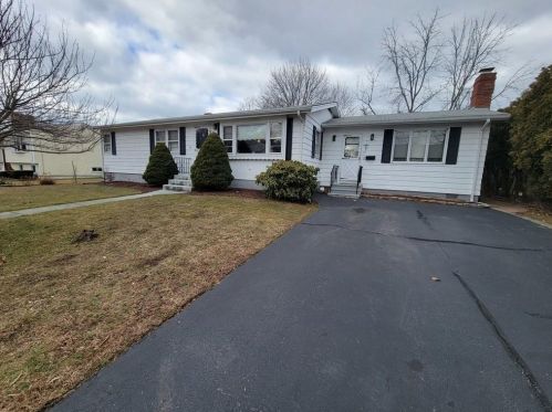 17 Salina Ave, Providence, RI 02919-2501