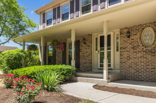 1954 Woodland Ln, Arlington Hts, IL 60004-7219