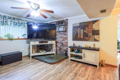 1 Wyandot Cir, Londonderry, NH 03053-7467