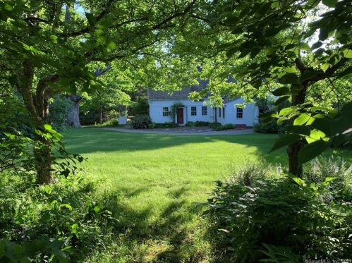 181 Joshua Hill Rd, Woodbury, CT 06798-3520