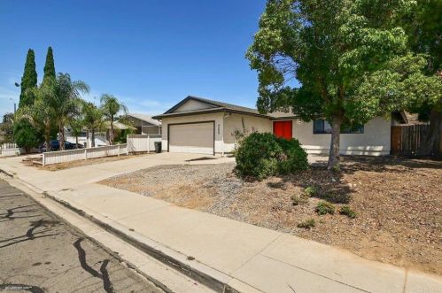 8608 Carlton Oaks Dr, Santee, CA 92071-2214