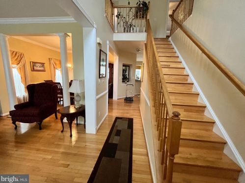 1932 Brooke Farm Ct, Woodbridge VA  22192-5662 exterior