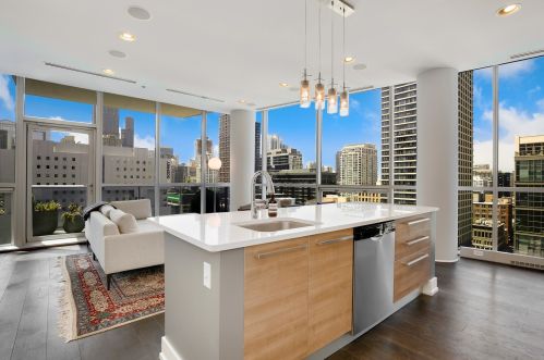 110 Superior St, Chicago, IL 60654-3560
