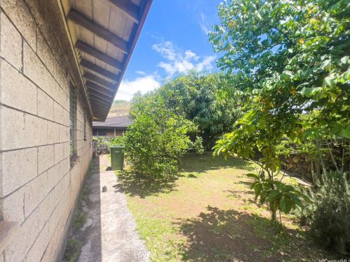 1579 Ala Noni Pl, Honolulu HI  96818-1535 exterior