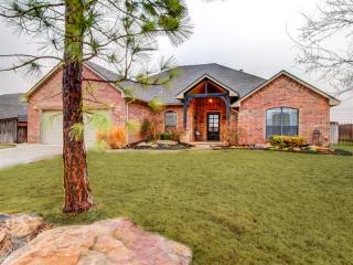 7952 Lindsay Ln, Edmond, OK 73025-2469