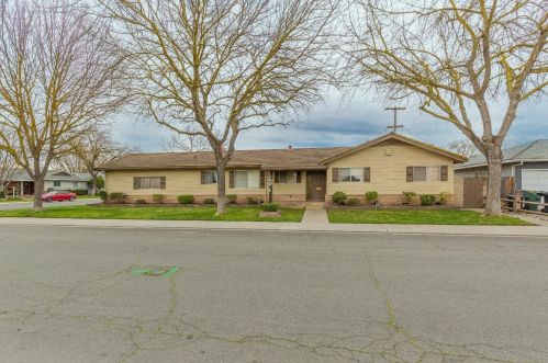 700 Violet St, Modesto, CA 95356-1422