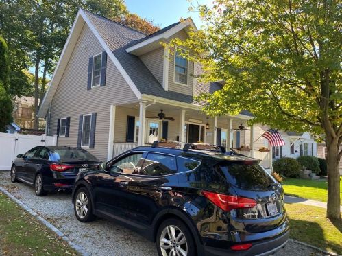 40 Keeher Ave, Middletown, RI 02840-2320