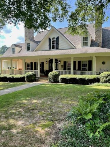 1900 Grist Stone Ct, Atlanta, GA 30307-1186
